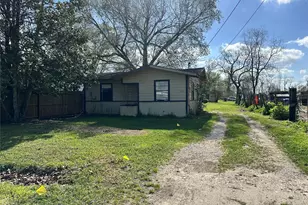 208 S Colbert St, Dayton, TX 77535 - Photo 3
