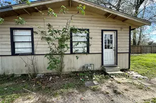 208 S Colbert St, Dayton, TX 77535 - Photo 15