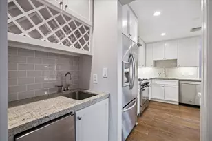 10106 Candlewood Dr, Houston, TX 77042 - Photo 5