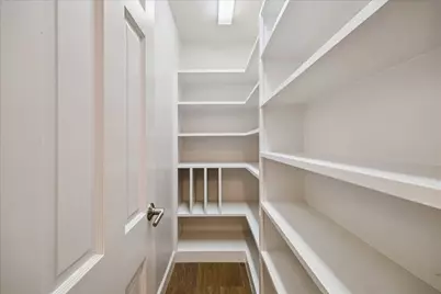 10106 Candlewood Drive, Houston, TX 77042 - Photo 9