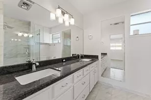 10614 Lynbrook Dr, Houston, TX 77042 - Photo 11