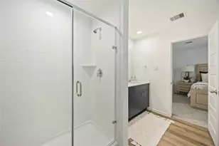 7715 Inwood Hls Ln, Houston, TX 77088 - Photo 25
