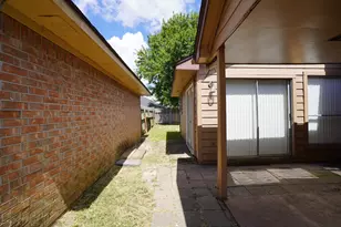 106 Coffee Ln, Lake Jackson, TX 77566 - Photo 7