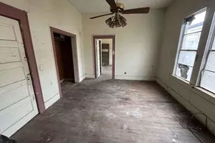 509 N Waggoner St, Electra, TX 76360 - Photo 11