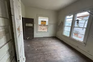 509 N Waggoner St, Electra, TX 76360 - Photo 5