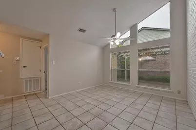 2011 Creek Valley Lane, Sugar Land, TX 77478 - Photo 7