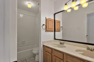 2011 Creek Valley Ln, Sugar Land, TX 77478 - Photo 13