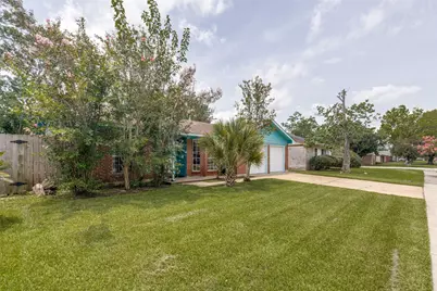 1745 Dolphin Drive, Seabrook, TX 77586 - Photo 3
