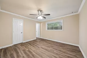 511 Debbie Ln, Alvin, TX 77511 - Photo 9