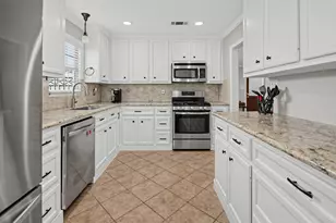 1111 Timbergrove Ln, Houston, TX 77008 - Photo 9