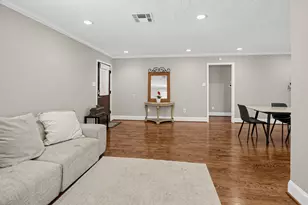 1111 Timbergrove Ln, Houston, TX 77008 - Photo 3