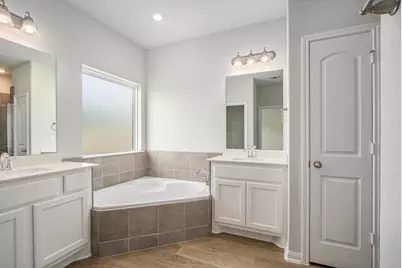 411 Wellshire Drive, West Columbia, TX 77486 - Photo 15