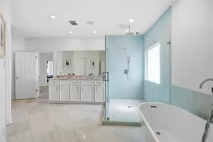 320 Harborside Cir, Kemah, TX 77565 - Photo 19