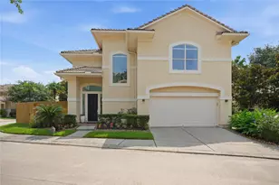 320 Harborside Cir, Kemah, TX 77565 - Photo 1