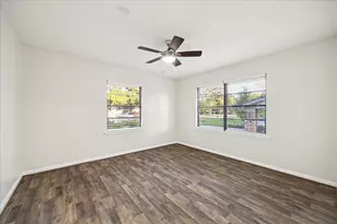 1309 Centennial Dr, Houston, TX 77055 - Photo 17
