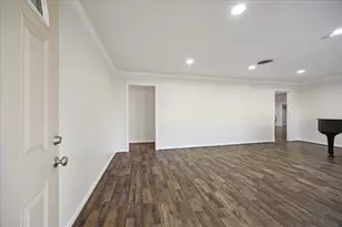 1309 Centennial Dr, Houston, TX 77055 - Photo 3