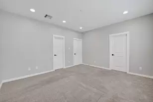 8458 Berry Green Ln, Houston, TX 77022 - Photo 15