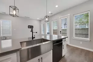 8458 Berry Green Ln, Houston, TX 77022 - Photo 7