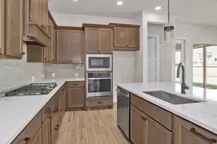 5702 Bobwhite Trl, Manvel, TX 77578 - Photo 3