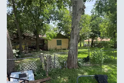 1215 Perryman Avenue, Palacios, TX 77465 - Photo 3