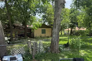1215 Perryman Ave, Palacios, TX 77465 - Photo 3