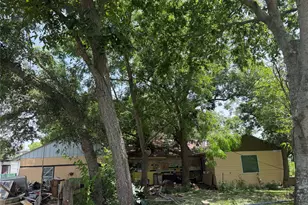 1215 Perryman Ave, Palacios, TX 77465 - Photo 1