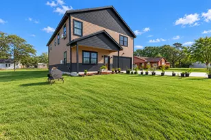 811 Bard St, El Campo, TX 77437 - Photo 3