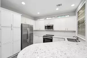 60 Lakeridge Ct, The Woodlands, TX 77381 - Photo 19