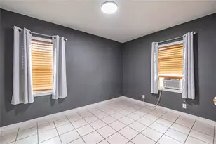 4937 Bataan Rd, Houston, TX 77033 - Photo 13