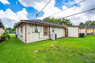 4937 Bataan Rd, Houston, TX 77033 - Photo 11