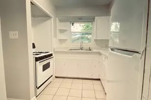 9006 Ilona Ln, Houston, TX 77025 - Photo 7