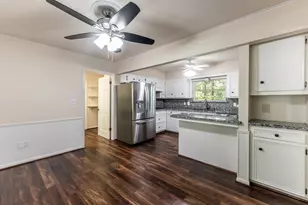 1006 Amesbury Ct, Huntsville, TX 77340 - Photo 7