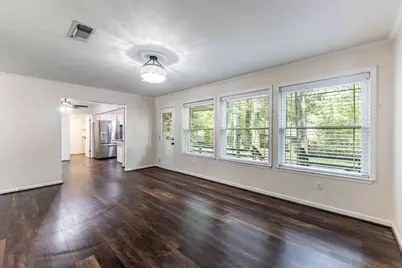 1006 Amesbury Court, Huntsville, TX 77340 - Photo 5