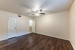 1006 Amesbury Ct, Huntsville, TX 77340 - Photo 9