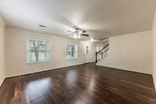 1006 Amesbury Ct, Huntsville, TX 77340 - Photo 3