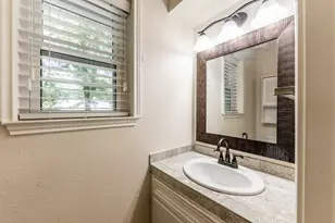1006 Amesbury Ct, Huntsville, TX 77340 - Photo 13