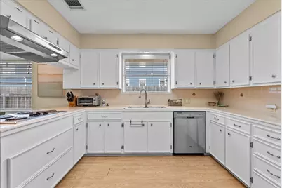 2823 Bayshore Drive, Bacliff, TX 77518 - Photo 11