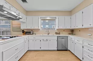2823 Bayshore Dr, Bacliff, TX 77518 - Photo 11