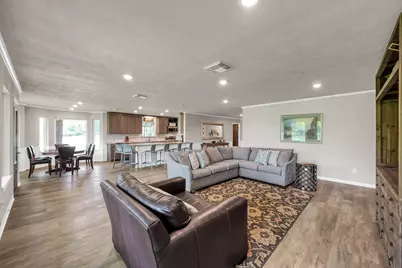 361 S Lakeside Drive, Huntsville, TX 77320 - Photo 9