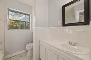 6058 Glenhurst Dr, Houston, TX 77033 - Photo 9