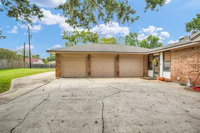131 Frostwood Drive, Lake Jackson, TX 77566 - Photo 5