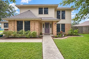 131 Frostwood Dr, Lake Jackson, TX 77566 - Photo 1