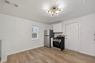 105 Clear Lake Rd, Highlands, TX 77562 - Photo 5