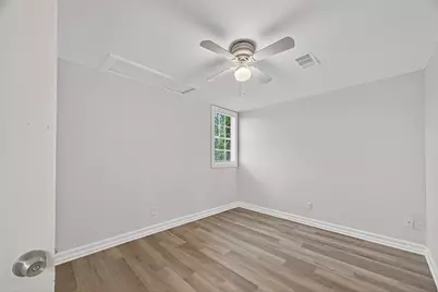 105 Clear Lake Road, Highlands, TX 77562 - Photo 13