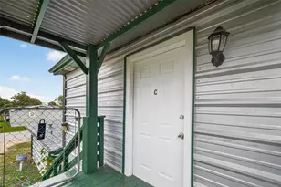 105 Clear Lake Rd, Highlands, TX 77562 - Photo 3