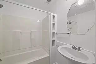 105 Clear Lake Rd, Highlands, TX 77562 - Photo 17