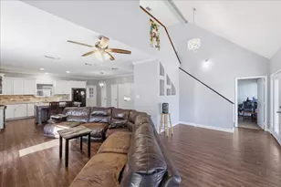 4404 Kitty Chapin Ave, Orange, TX 77632 - Photo 9