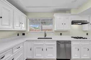 15830 Pipers View Dr, Houston, TX 77598 - Photo 9