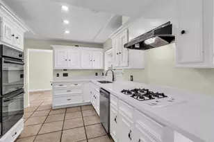 15830 Pipers View Dr, Houston, TX 77598 - Photo 7