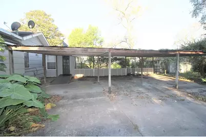 411 E Alabama Street, Wharton, TX 77488 - Photo 3